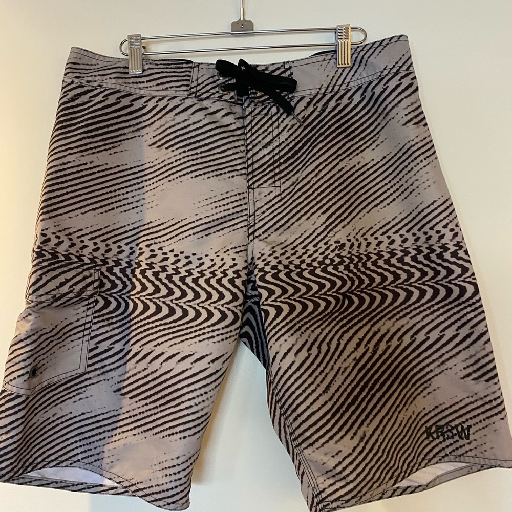 KR3W board shorts size 32
